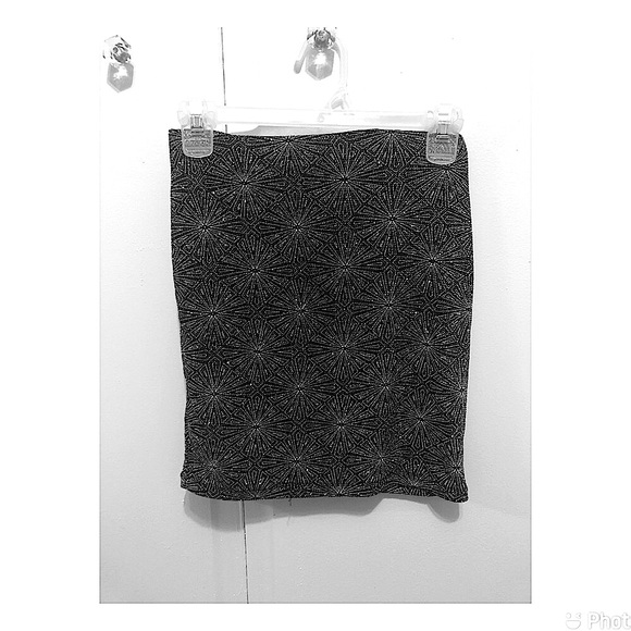 Sparkly mini fitted skirt - Picture 2 of 4